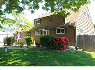 86 Goldengate Rd, Levittown, PA 19057