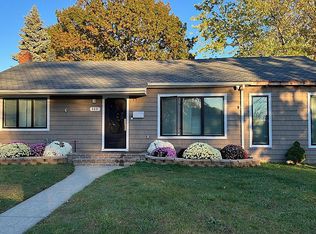 989 Bell Ct, Valley Stream, NY 11580