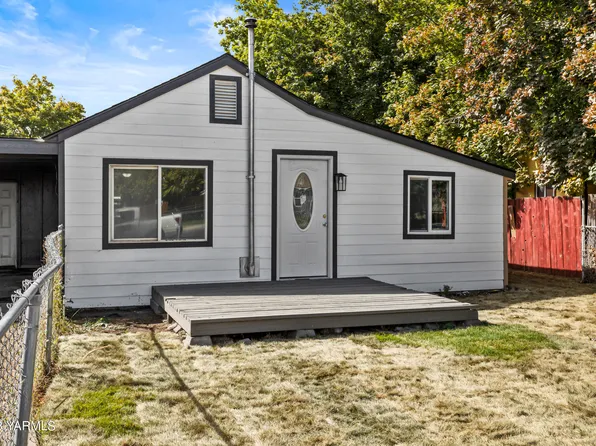 2214 S 3rd Ave, Union Gap, WA 98903