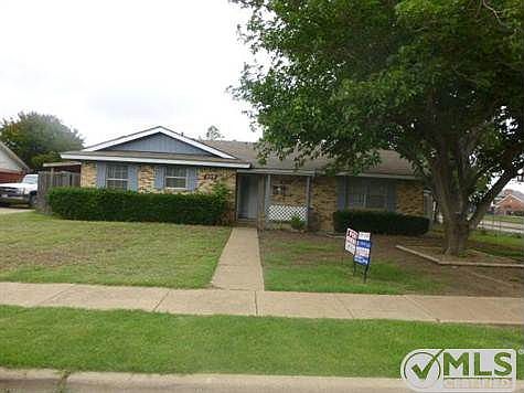 1st image of 411 Cliff Dr