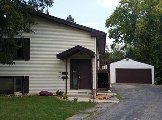 851 Rhodes St #853, Woodstock, IL 60098