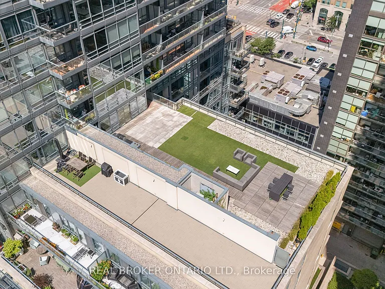 438 King St W #1404 — Photo 22