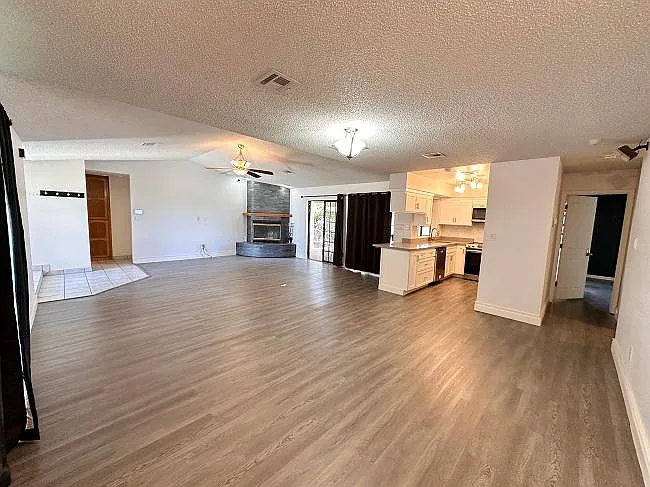 1259 S 40th Dr — Photo 4