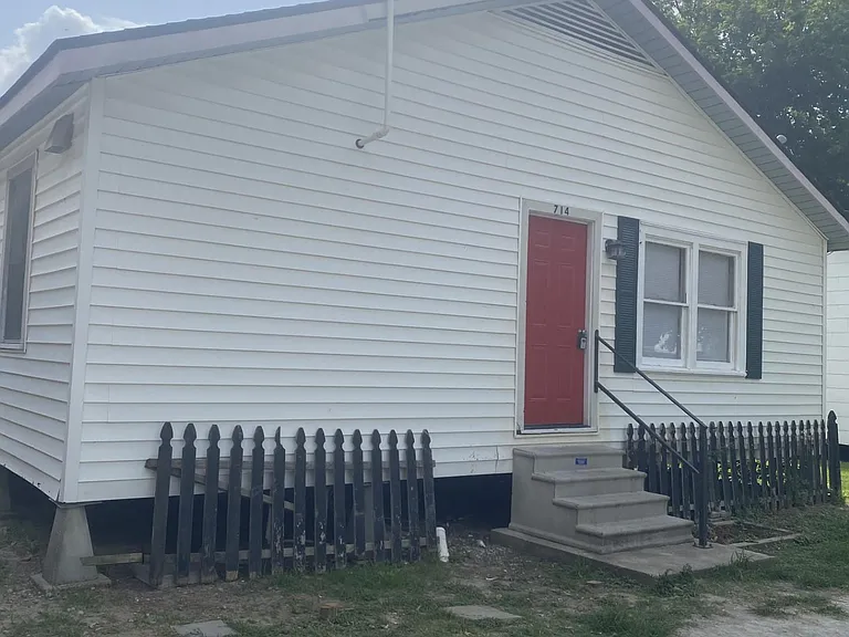 714 Evangeline Dr — Photo 1