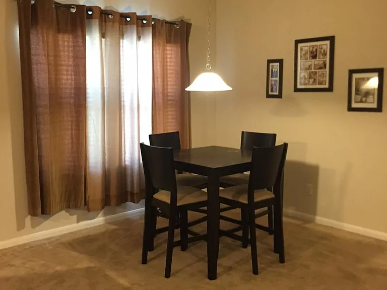 172 Hollis Ln — Photo 3