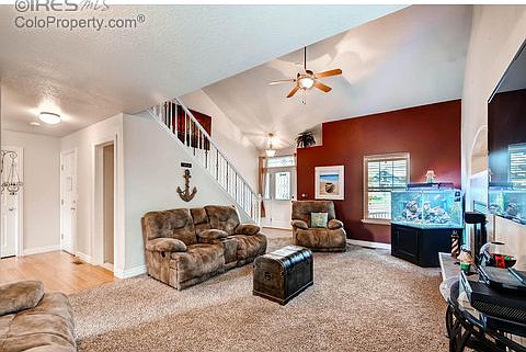 4th image of 692 Shoshone Ct