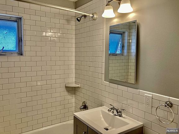 5th image of 207 Washington Dr
