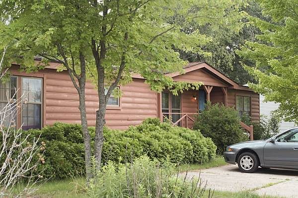 1st image of 7466 Woods Edge Dr NE