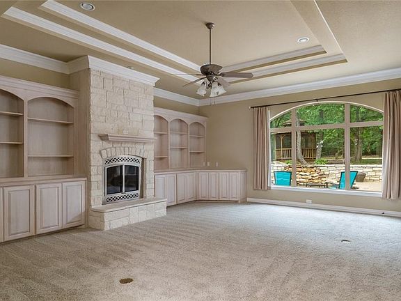 2nd image of 901 Summerlin Dr