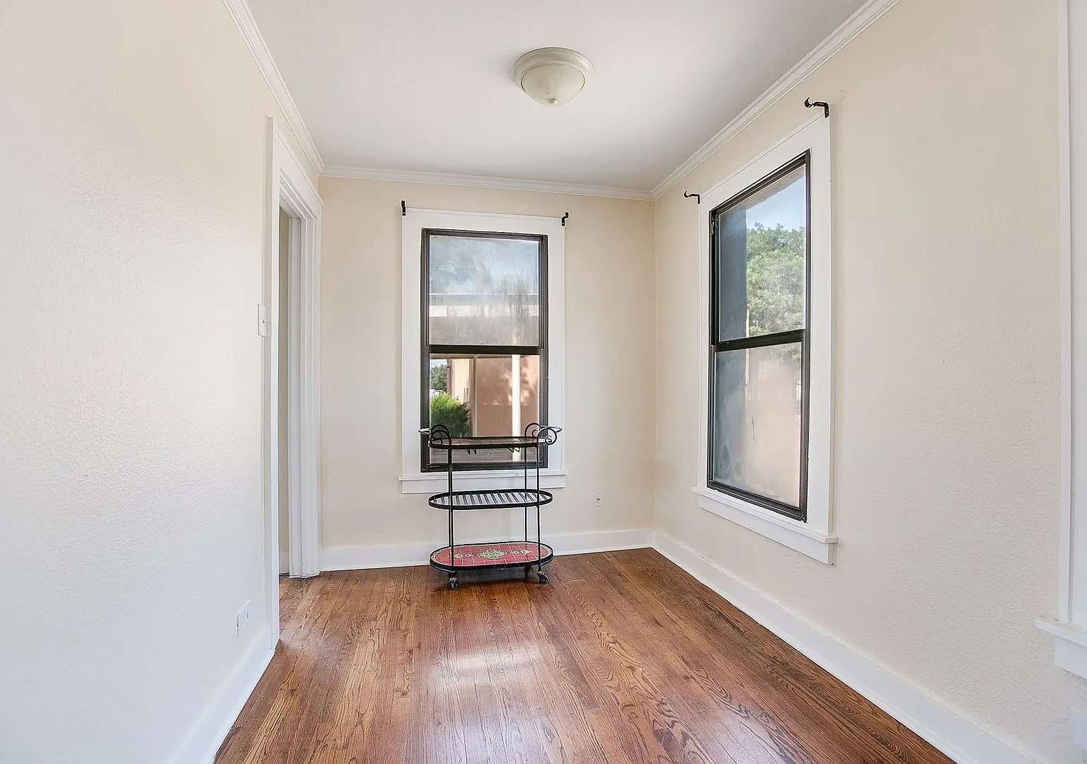 Now Available - Charming Apartment In Downtown San Angelo + Water/Trash/Sewer Included! — Photo 4