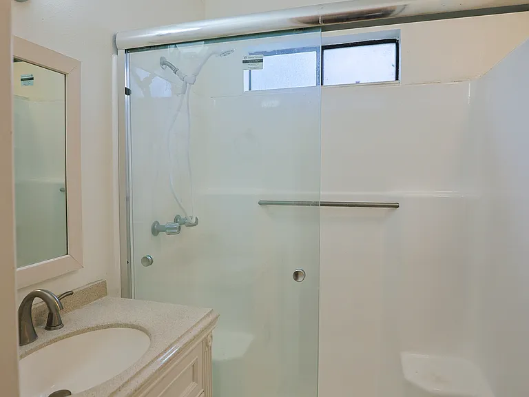2626 S Budlong Ave #4 — Photo 16