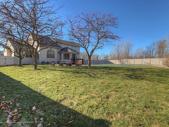 2nd image of 1145 River Oaks Dr