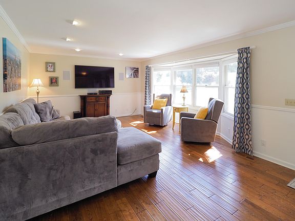 2nd image of 6695 Woodlea Dr