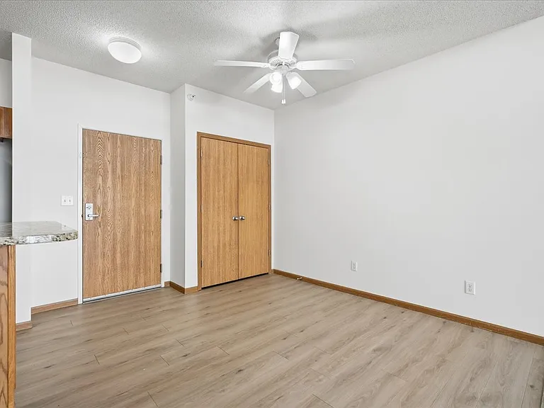 Crown Villa Apartments — Photo 7
