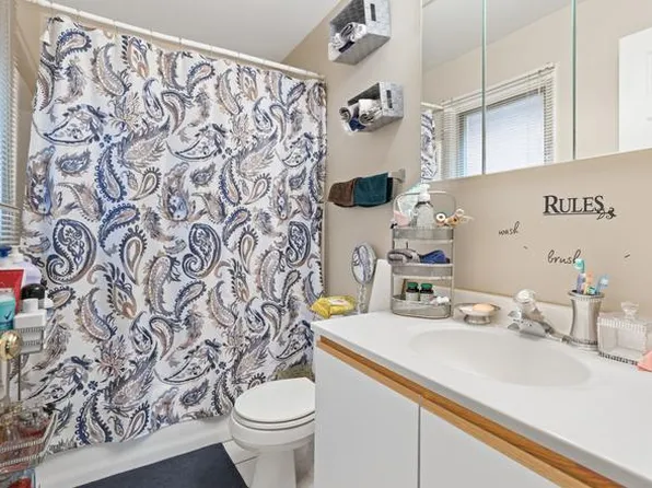 1105 N 19th Ave APT 2, Melrose Park, IL 60160