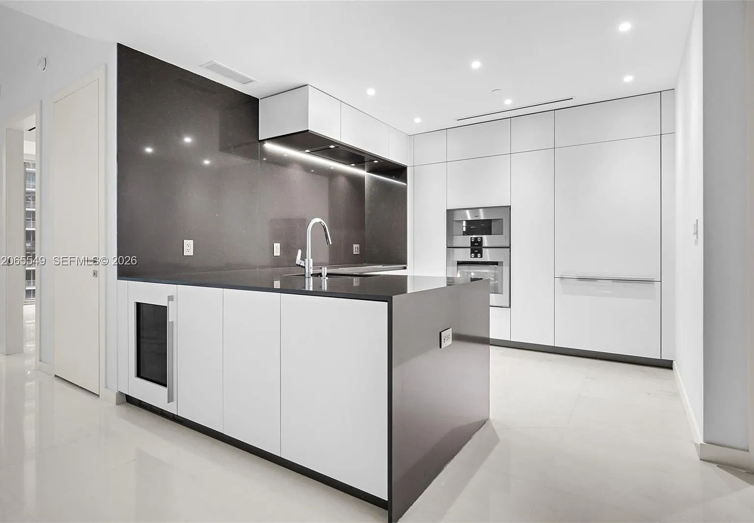 Aston Martin Residences — Photo 4