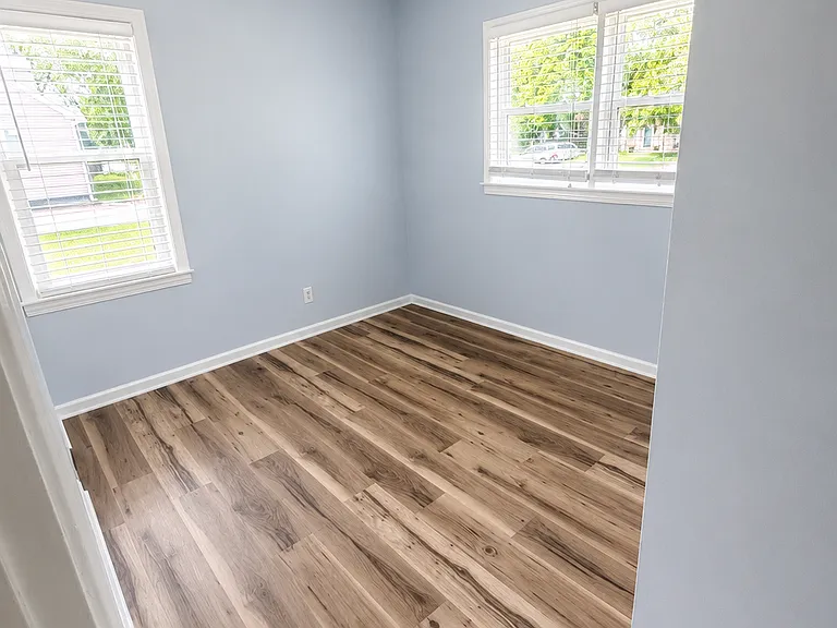 1102 Murray Dr — Photo 13