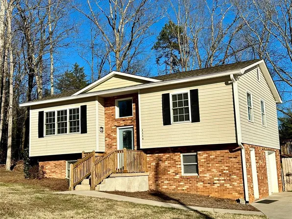 2338 Honeysuckle Pl SE, Lenoir, NC 28645