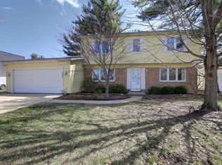 1106 Crescent Dr, Champaign, IL 61821