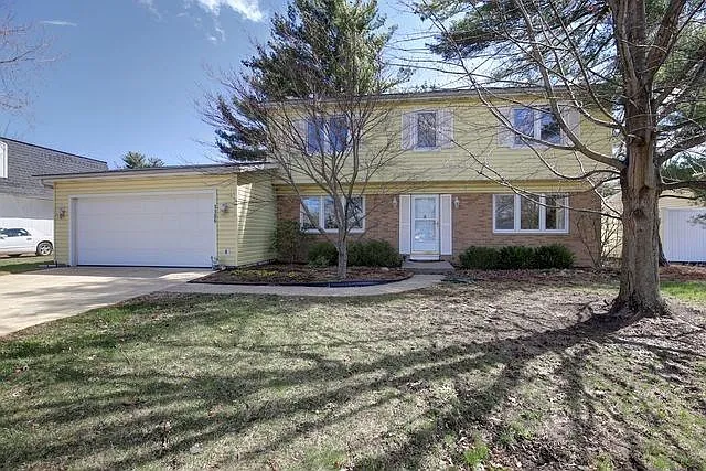 1106 Crescent Dr photo 1