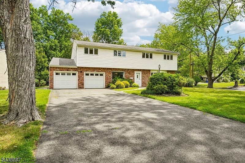 1st image of 18 Arlington Dr