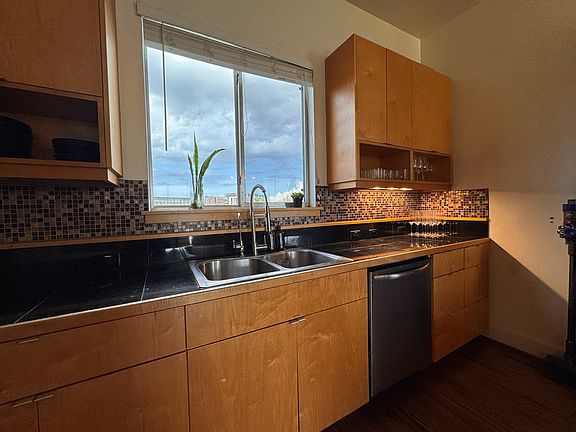 5th image of 310 McAlpine St