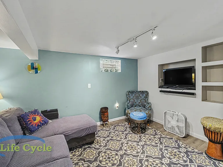 2052 Collingwood Ave SW — Photo 10