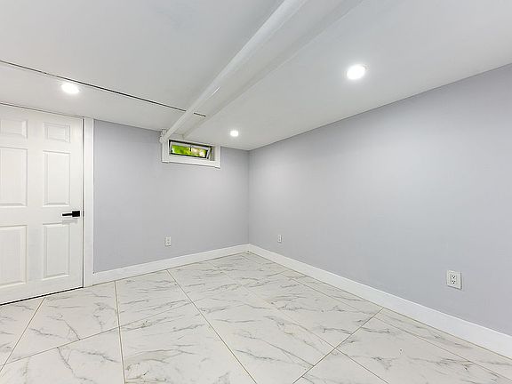 4th image of 11428 200th St