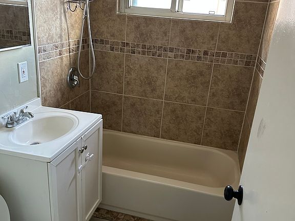 2nd image of 690 Vine St APT 6