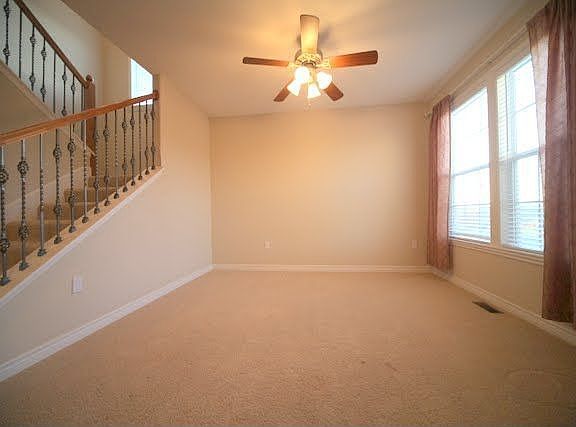 1702 Bobwhite Dr Lawrence, KS listing photo #3