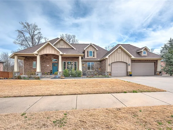 1304 NW Angel Falls Rd, Bentonville, AR 72712