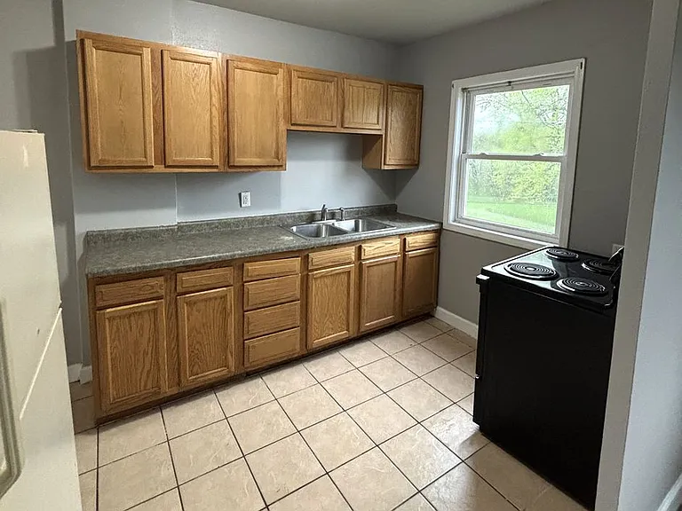 1272 W Mullan Ave — Photo 3