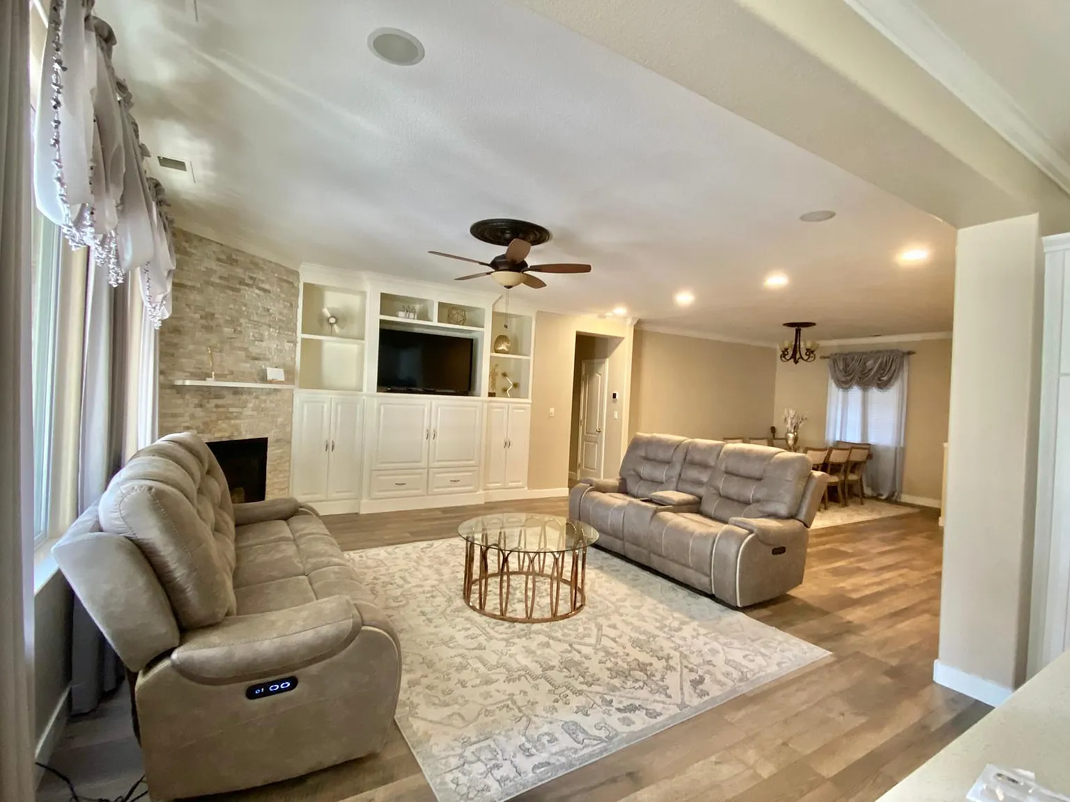 3 bed, 2.5 bath, 1918 sqft, $2,900 — Photo 3