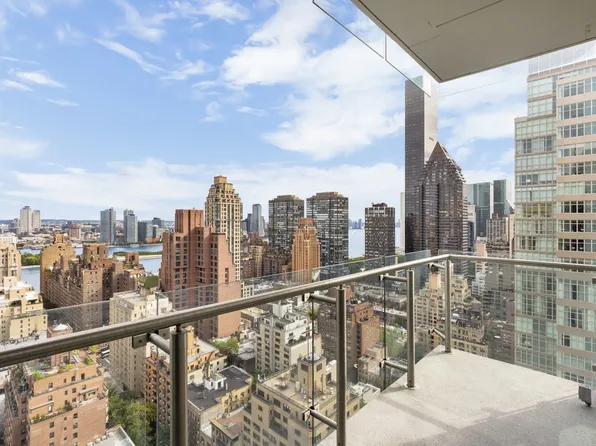 310 East 53rd Street image 7 of 14