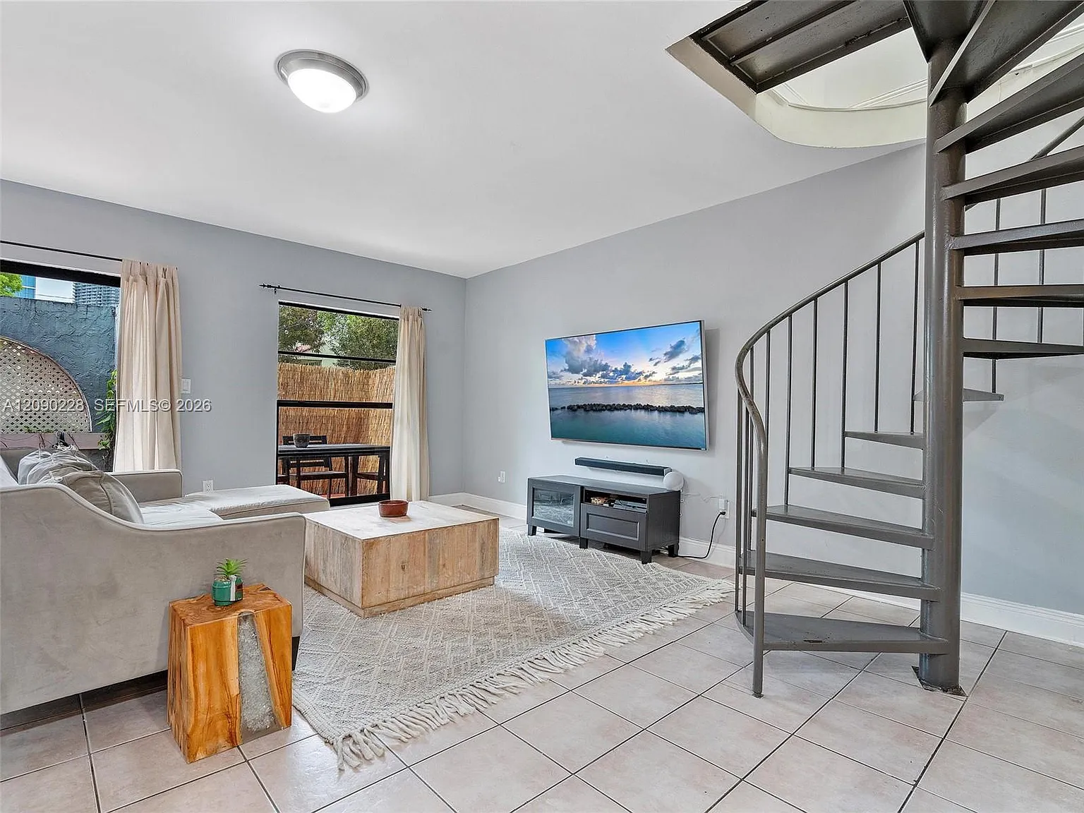 Corona Bay Townhouses Con — Photo 4