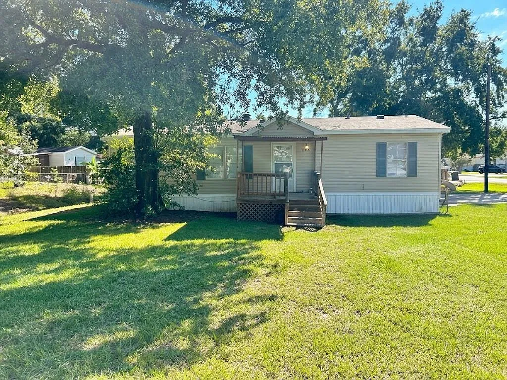 3 bed, 2.0 bath, 1144 sqft, $1,300 — Photo 1
