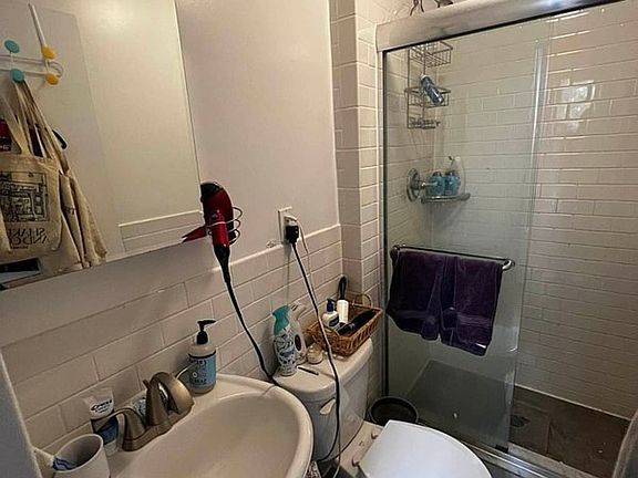 4th image of 224 W 16th St APT 11