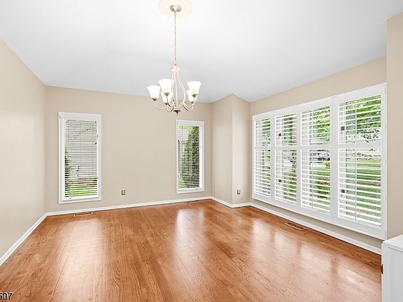 5th image of 31 Stone Row Ln