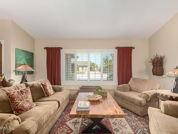 4th image of 901 W LODGE Drive