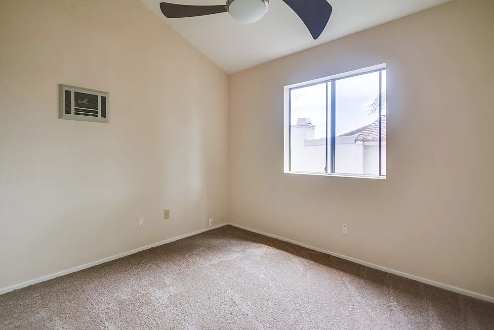 3 bed, 1365 sqft, $3,450 — Photo 3