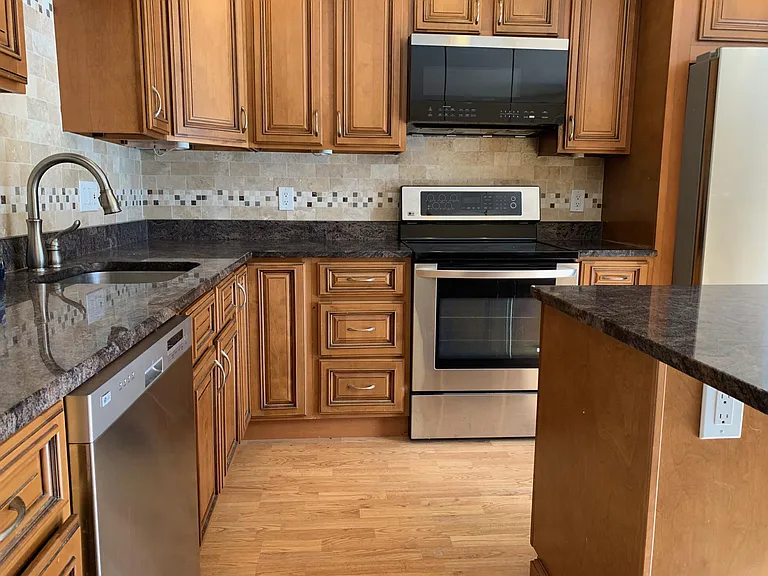 20 Oak St #5A — Photo 32