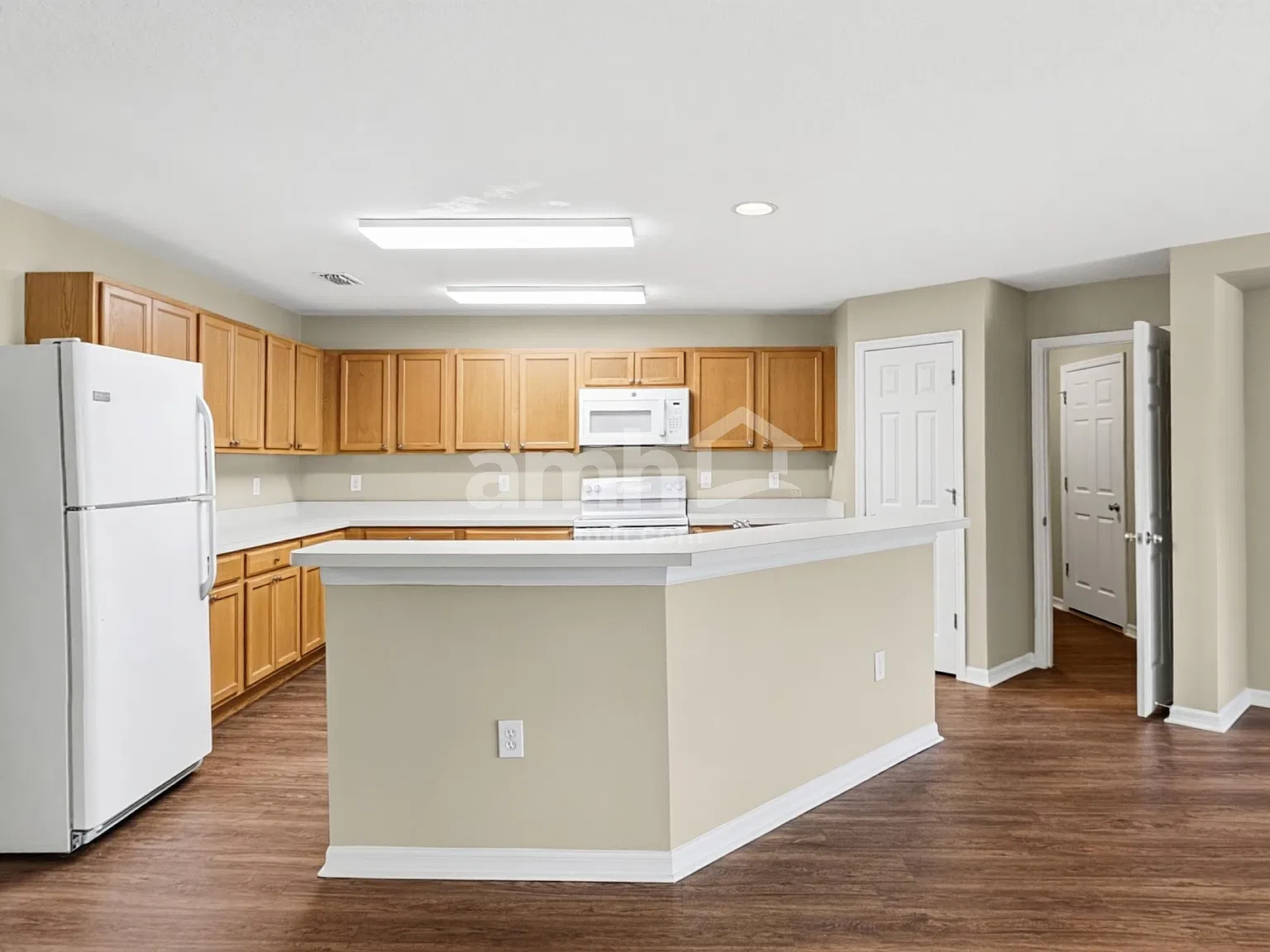 3 bed, 2.0 bath, 1884 sqft, $2,555 — Photo 4