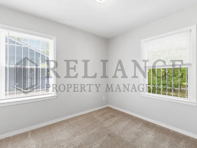 2219 N Prince St — Photo 13