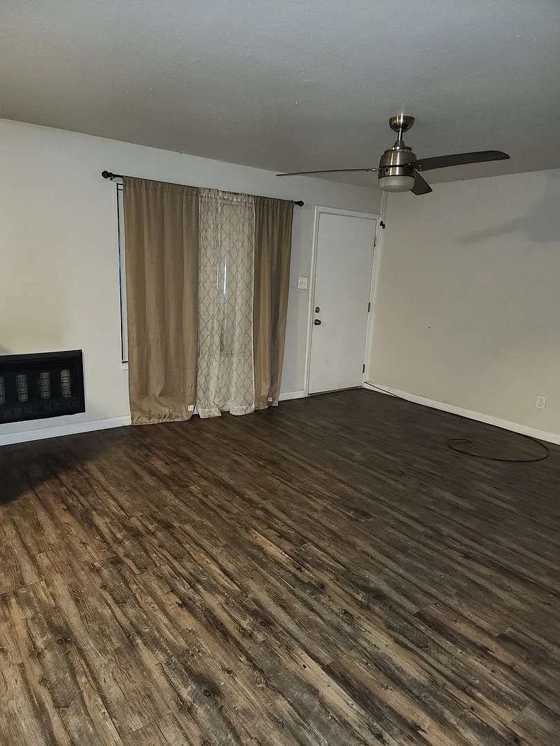 Building Photo - 1365 Stardust St