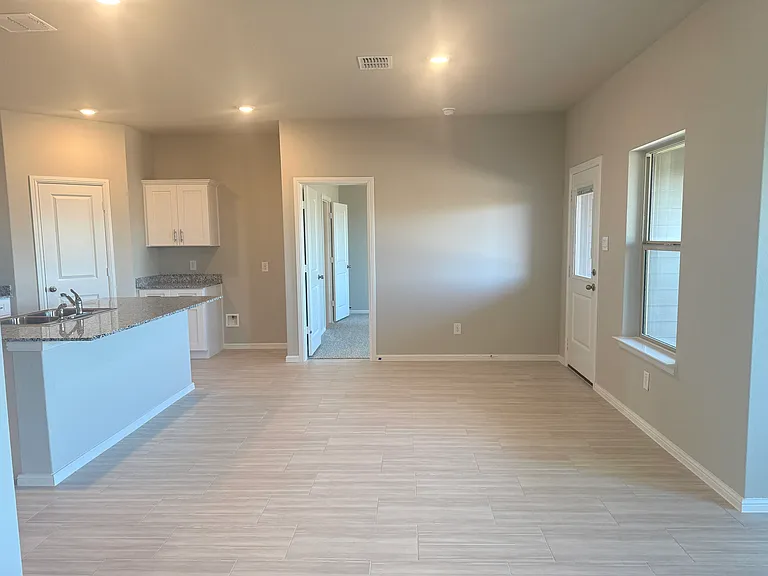 1353 Dillard Creek Dr — Photo 30