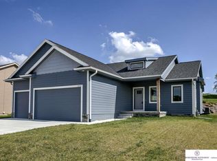 806 Westridge Cir, Louisville, NE 68037