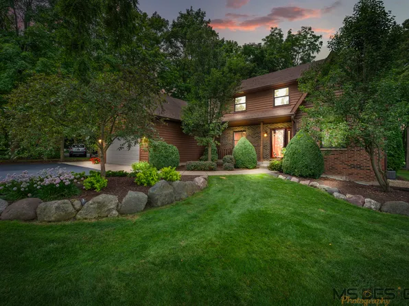 3033 Greenwood Acres Dr, Dekalb, IL 60115