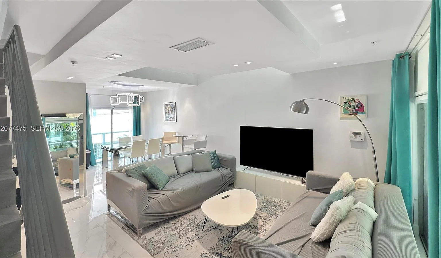 734 Michigan Condo — Photo 3