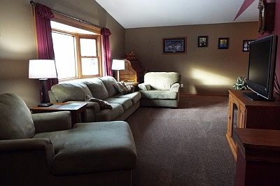 Carpeted Living Room 12x20