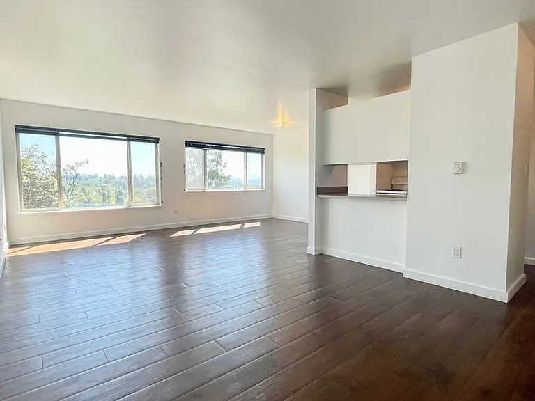 Bayview Apartments — Photo 56